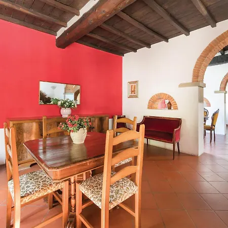6 Bedroom Amazing In Vakantiehuis Dicomano