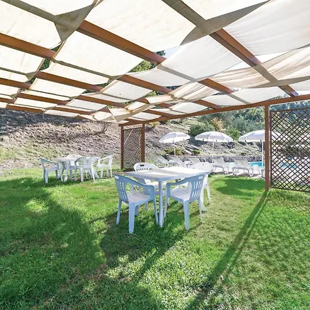 6 Bedroom Amazing In Holiday home *